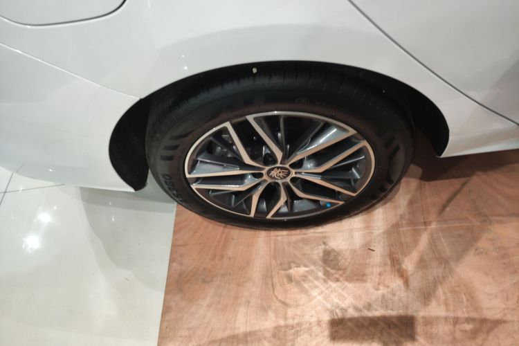 比亚迪 秦PLUS 2024款 荣耀版 DM-i 120KM领先型车身外观56