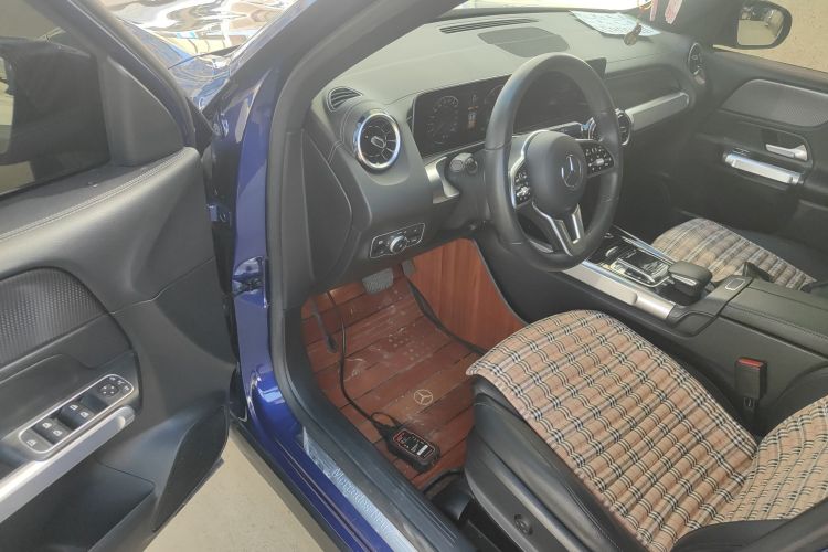 奔驰GLB 2020款 GLB 200 动感型中控内饰7003