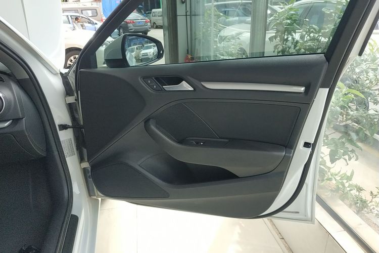 奥迪A3 2018款 30周年年型 Sportback 35 TFSI 进取型中控内饰7002