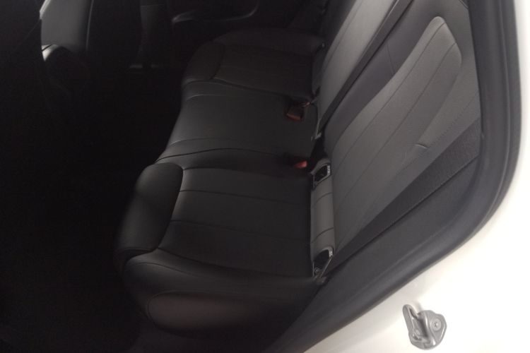 奔驰B级 2021款 B 200 时尚型中控内饰21