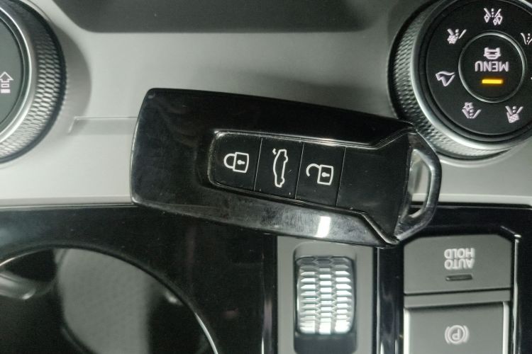 大众 途锐 2023款 3.0TSI 锐享版 曜黑运动套装中控内饰11