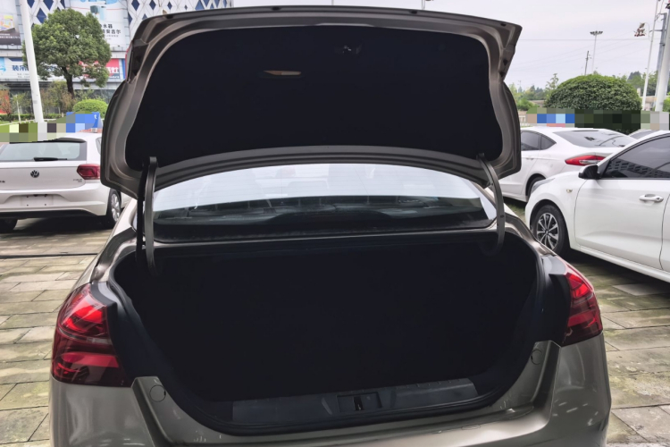 吉利汽车 帝豪 2018款 1.5L 手动向上互联版机舱底盘23