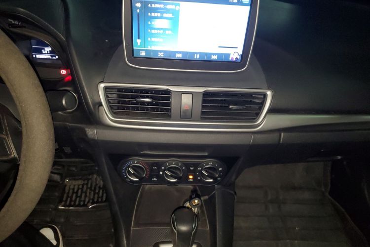 马自达3 昂克赛拉 2017款 三厢 1.5L 自动舒适型 国V中控内饰16