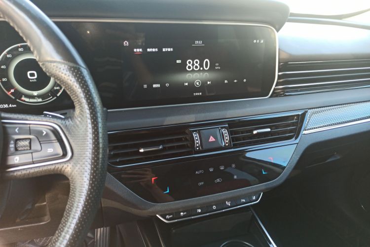 红旗HS5 2019款 2.0T 智联旗领四驱版中控内饰16