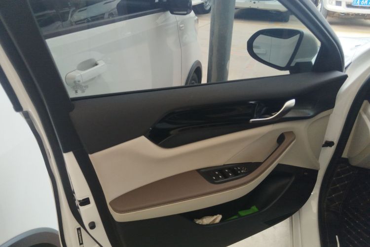 比亚迪 秦PLUS 2024款 荣耀版 DM-i 55KM领先型中控内饰47