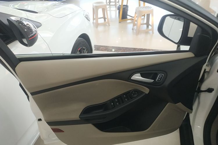 福特 福克斯 2017款 三厢 1.6L 自动舒适型智行版中控内饰47