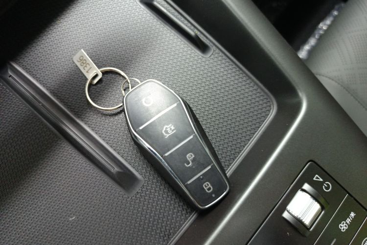 比亚迪 秦PLUS 2025款 DM-i 智驾版 55KM领先型中控内饰7001