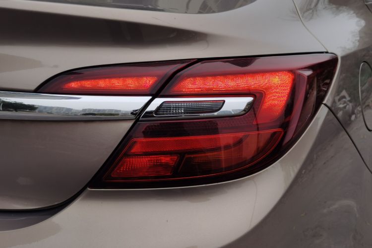 别克 君威 2015款 1.6T 领先技术型车身外观9