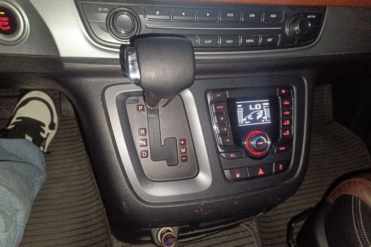 上汽大通MAXUS 大通G10 2014款 2.0T 自动豪华行政版中控内饰18