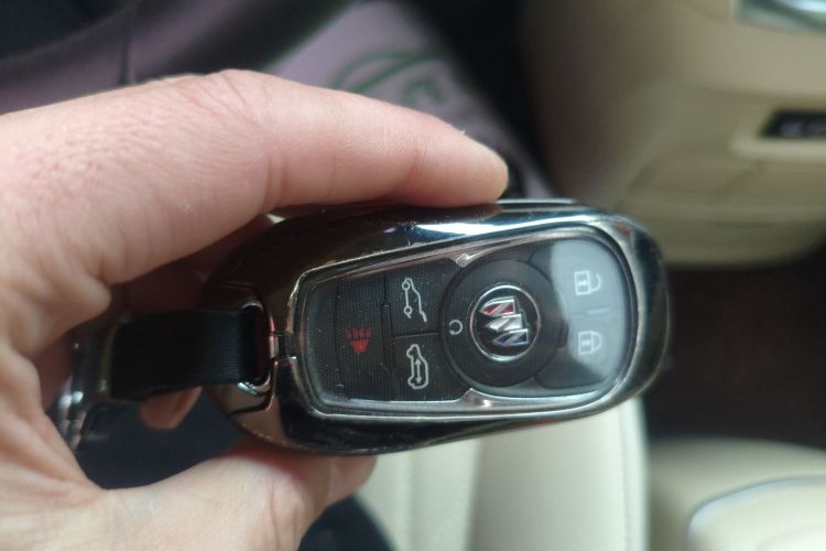 别克GL8 2023款 陆上公务舱 尊贵型中控内饰11