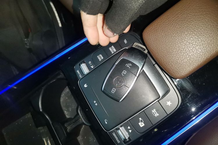 奔驰GLB 2020款 GLB 180 时尚型中控内饰7001