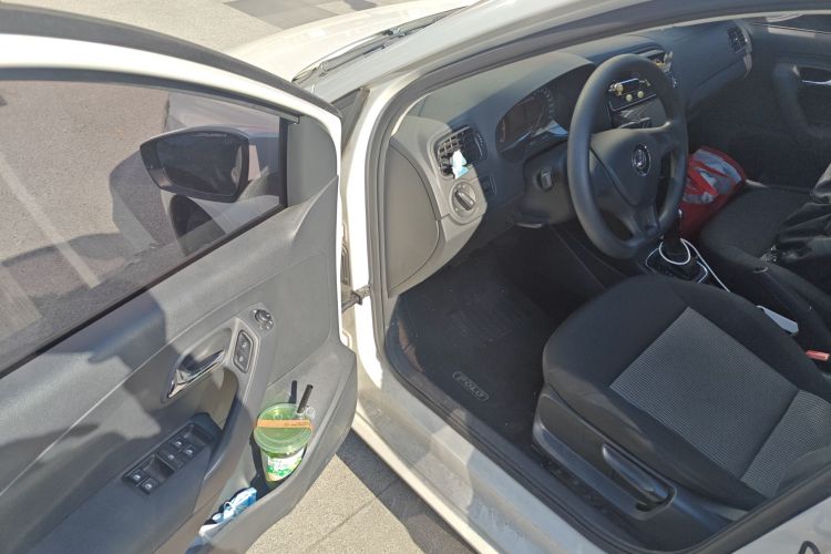 大众 Polo 2016款 1.4L 自动风尚型中控内饰7003