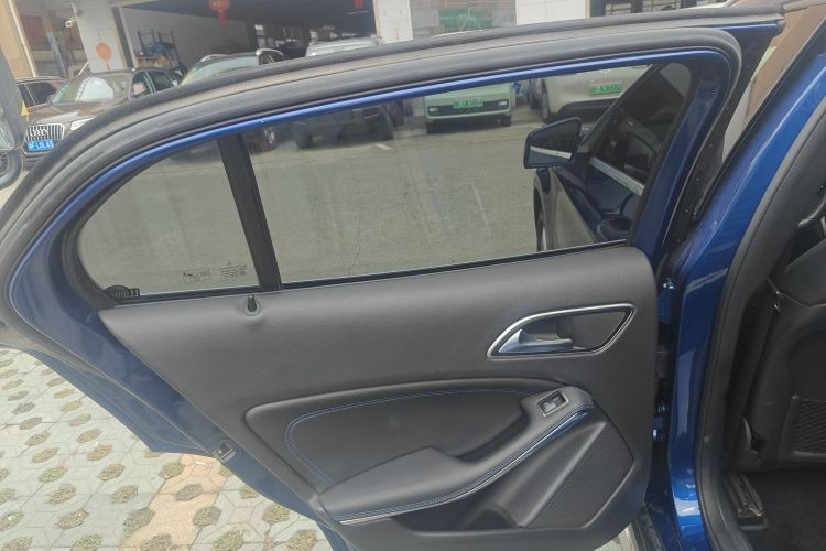 奔驰GLA 2019款 GLA 200 动感型中控内饰7008