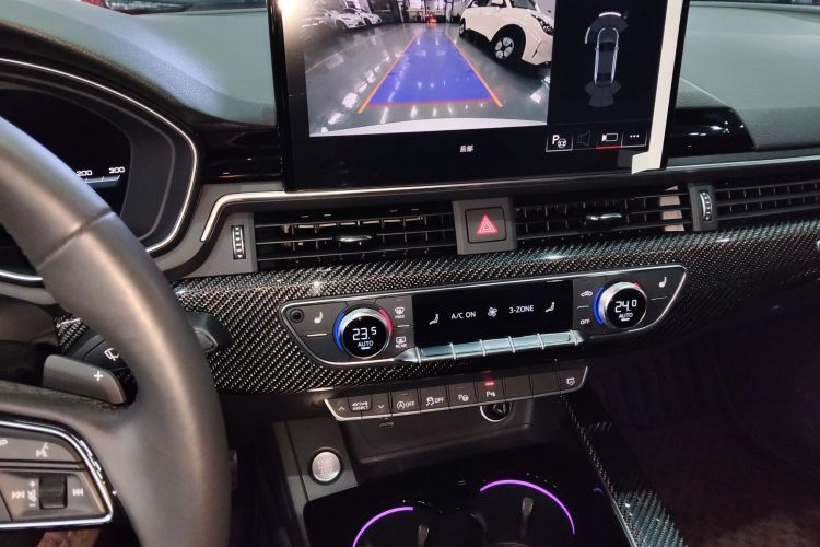 奥迪A4L 2022款 45 TFSI quattro 臻选动感型中控内饰16