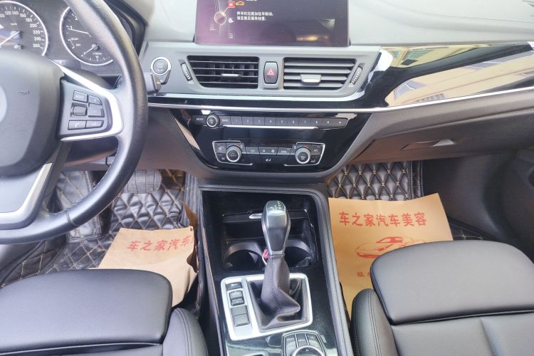 宝马1系 2017款 118i 设计套装型中控内饰16
