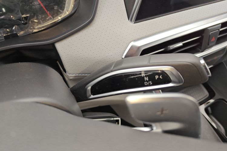 上汽大通MAXUS 大通G50 2024款 PLUS 1.5T 幸福推荐自动荣耀版局部细节18