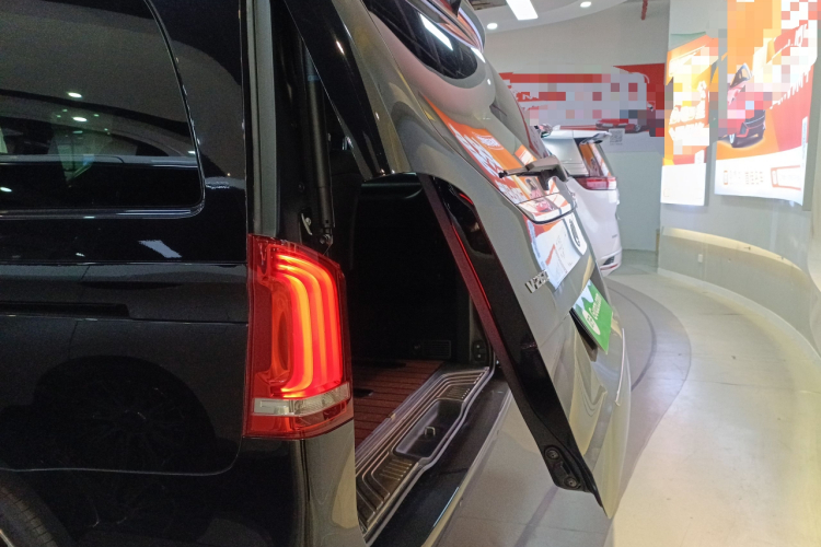 奔驰V级 2018款 V 260 领航版 国V局部细节23