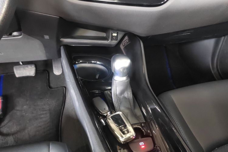 丰田C-HR 2020款 2.0L 领先版中控内饰18