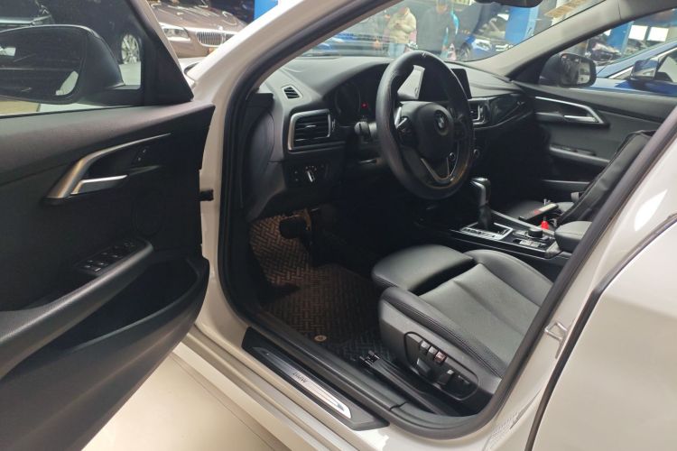 宝马1系 2018款 118i 运动型中控内饰20