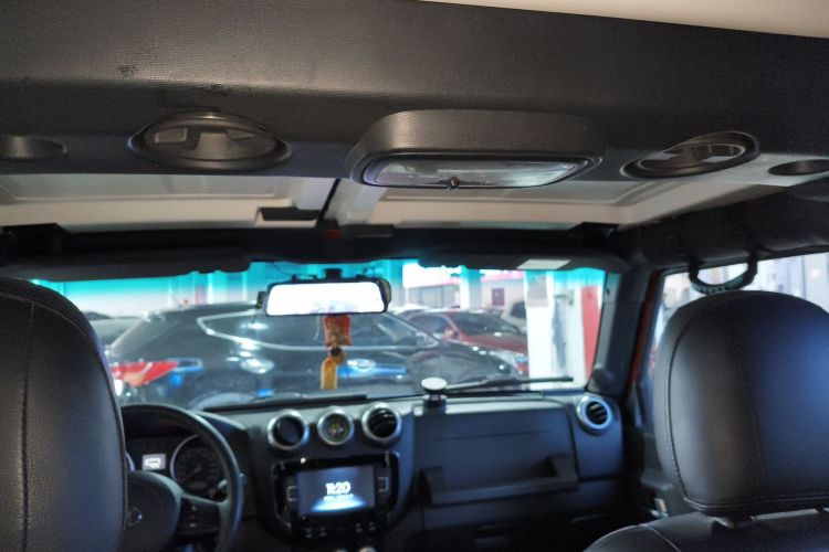 北京越野 北京BJ40 2016款 40L 2.3T 自动两驱豪华版局部细节22