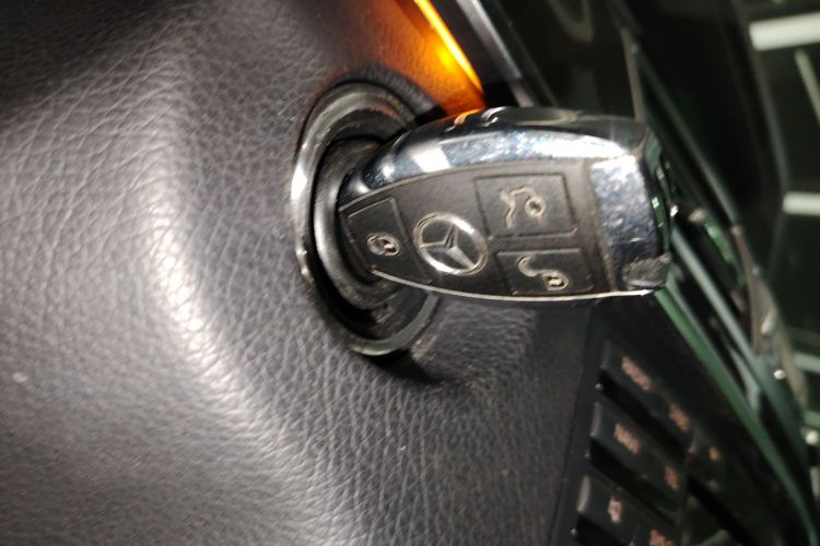 奔驰E级 2014款 E 300 L 运动型中控内饰7001