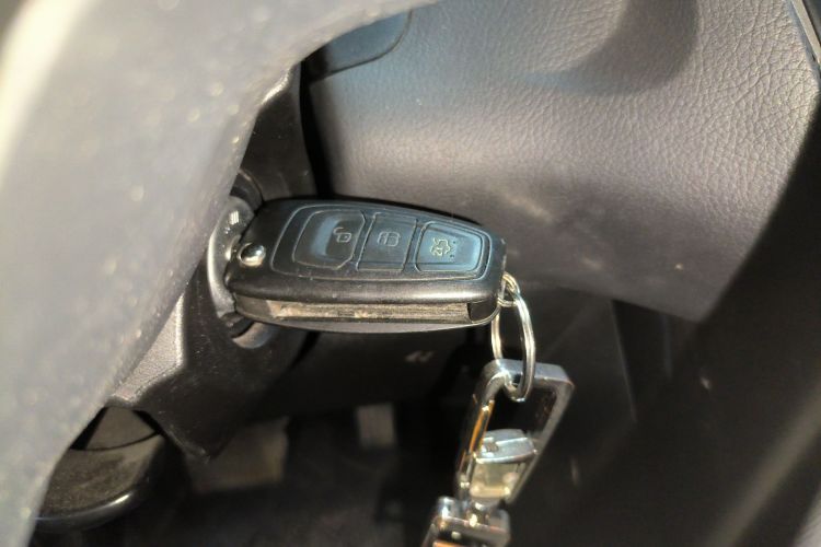 福特 福克斯 2015款 三厢 1.6L 自动风尚型中控内饰11