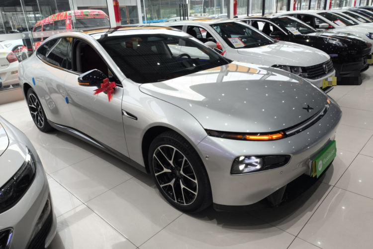 小鹏P7 2023款 P7i 610 Max 性能版车身外观3