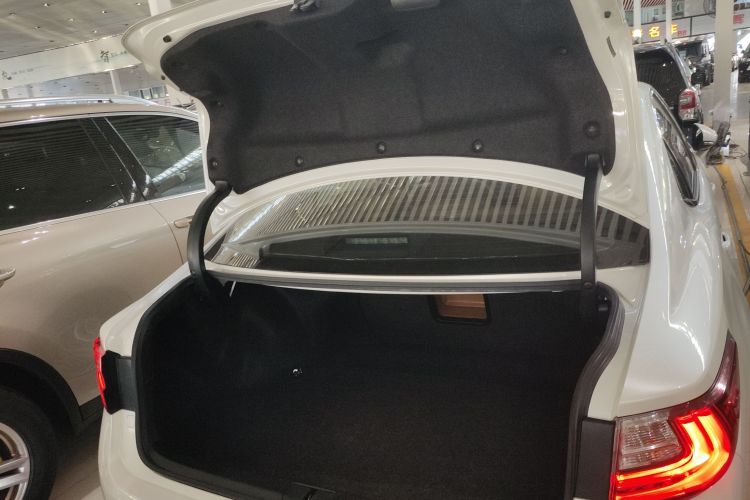 雷克萨斯ES 2015款 200 精英版机舱底盘23