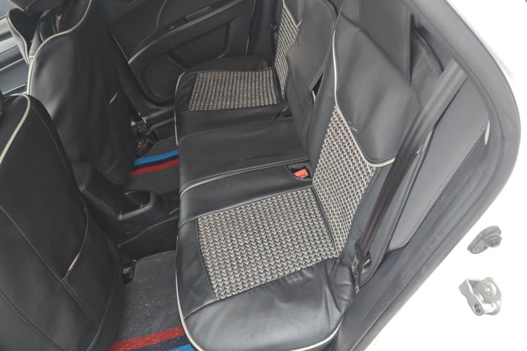 奔腾B30 2017款 1.6L 自动豪华型中控内饰21