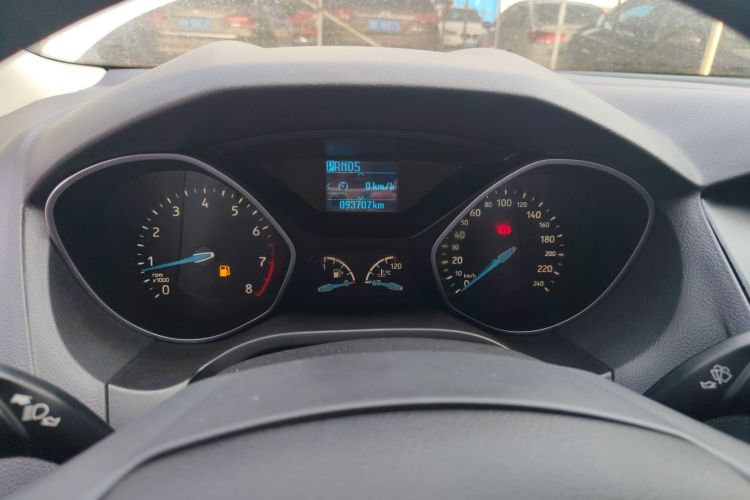 福特 福克斯 2015款 三厢 EcoBoost 125 自动超能风尚型中控内饰14