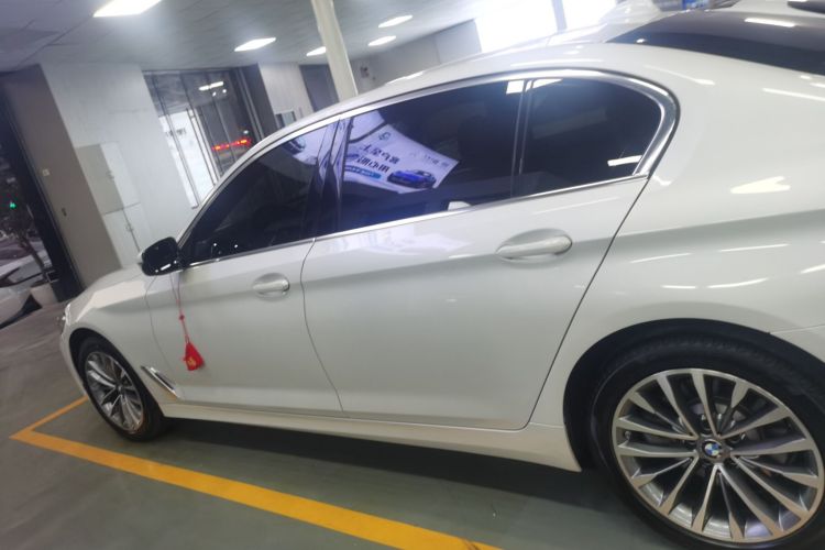 宝马5系 2021款 525Li 豪华套装车身外观4