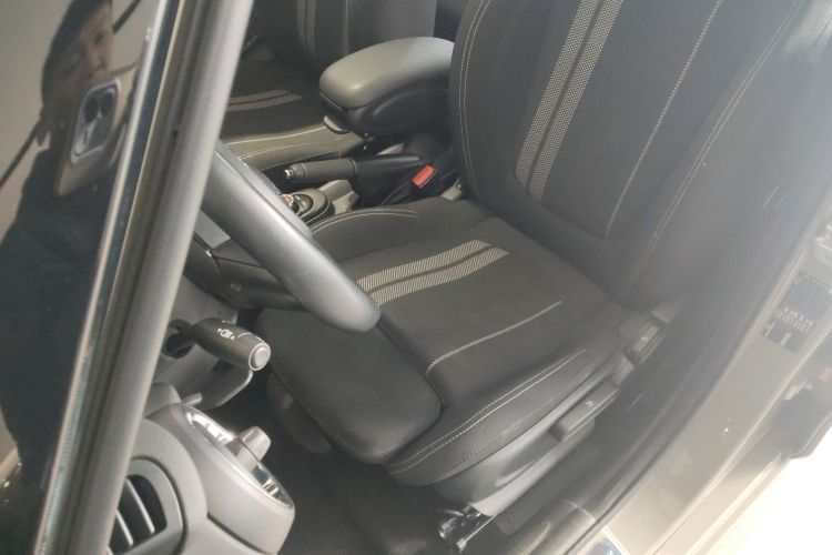 MINI 2019款 1.5T COOPER 赛车手 五门版中控内饰19