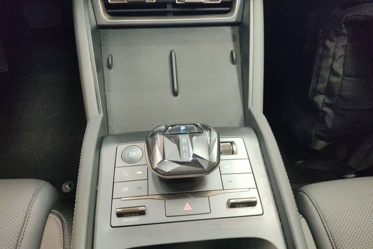 比亚迪 秦L 2024款 DM-i 120KM超越型局部细节18