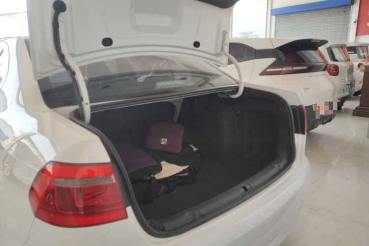 大众 朗逸 2013款 改款 1.4TSI DSG舒适版机舱底盘23