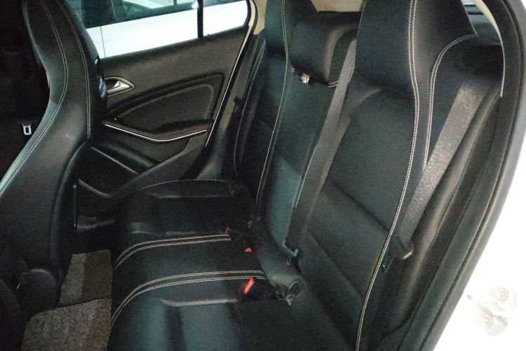 奔驰GLA 2016款 GLA 200 时尚型中控内饰21