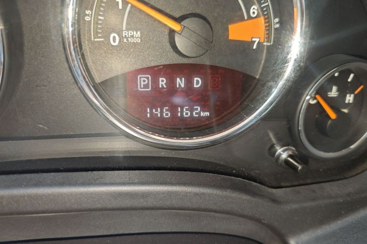 Jeep 指南者(进口) 2014款 改款 2.4L 四驱舒适版中控内饰15