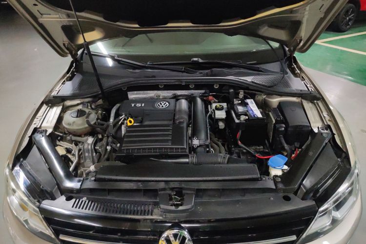 大众 凌渡 2015款 230TSI 手动风尚版机舱底盘24