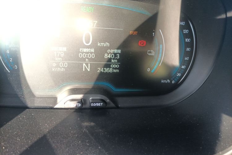 奇瑞 小蚂蚁 2022款 改款 甜粉款 半糖版 三元锂 30.6kWh 30kW 301km中控内饰15