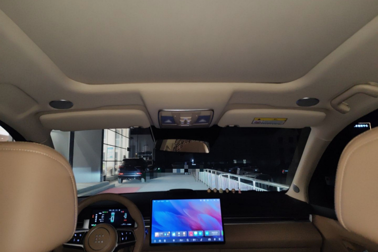 蓝电E5 PLUS 2026款 165km 长续航先享版Ultra 7座中控内饰22