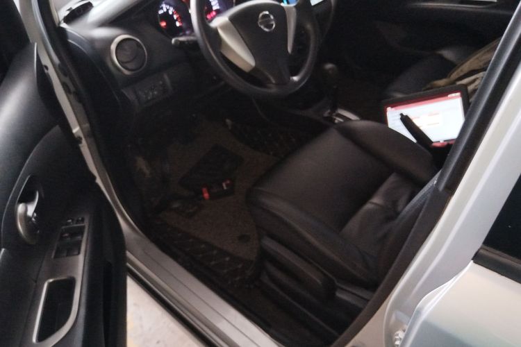 日产 骊威 2013款 劲锐 1.6XL CVT舒适版中控内饰7003