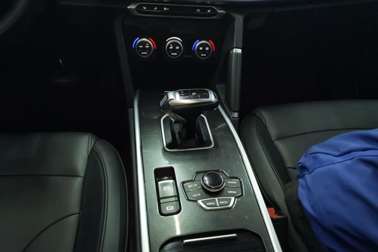 哈弗H6 2018款 蓝标 运动版 1.5T 自动两驱精英型中控内饰18