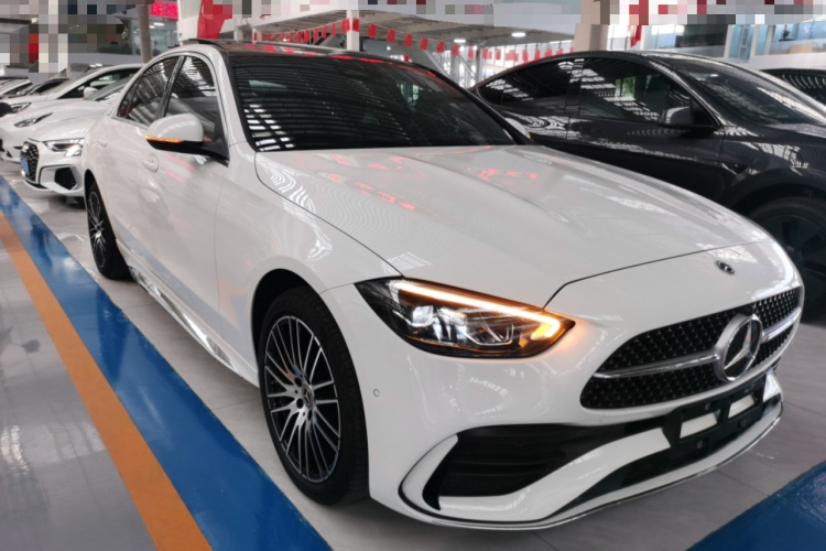 奔驰C级 2024款 改款二 C 260 L 运动版车身外观3