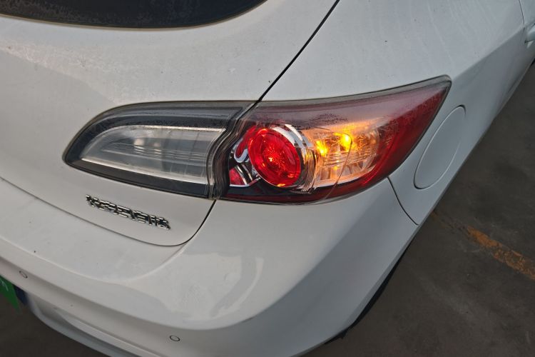 马自达3星骋 2015款 两厢 1.6L 自动精英型车身外观9