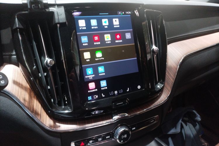 沃尔沃XC60新能源 2023款 T8 插电混动 长续航四驱智远豪华版中控内饰16