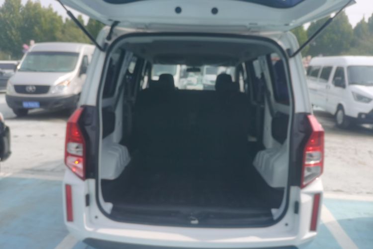 五菱汽车 五菱宏光PLUS 2020款 1.5L 手动标准型 5座局部细节23