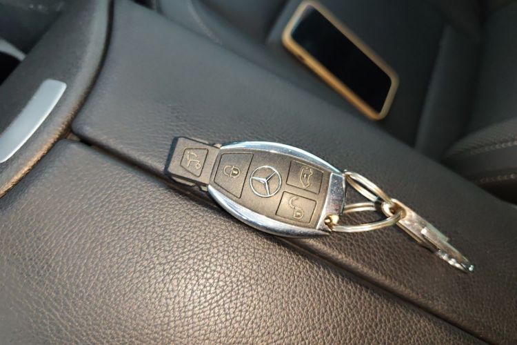 奔驰V级 2018款 V 260 L 尊贵加长版 国VI中控内饰7001