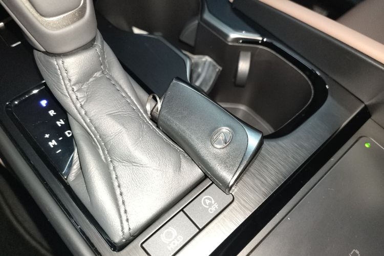 雷克萨斯ES 2025款 200 臻享版中控内饰11