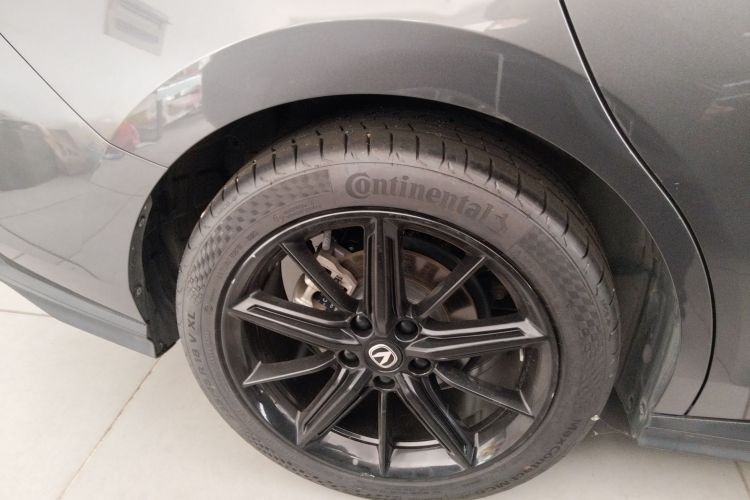 长安UNI-V 2022款 1.5T 尊贵型车身外观6008