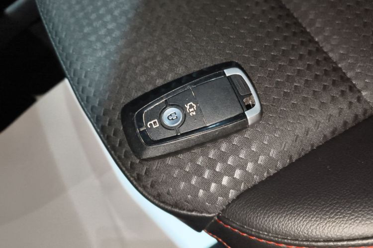 福特 福克斯 2021款 两厢 EcoBoost 180 自动ST Line中控内饰7001