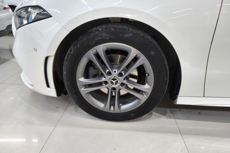 奔驰A级 2020款 改款二 A 180 L 运动轿车车身外观6002